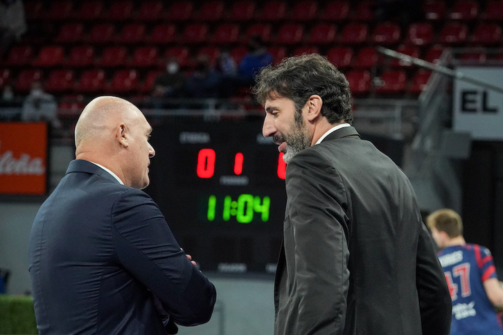 Alex Mumbru eta Neven Spahija, joan den denboraldiko euskal derbian Zurbaon.