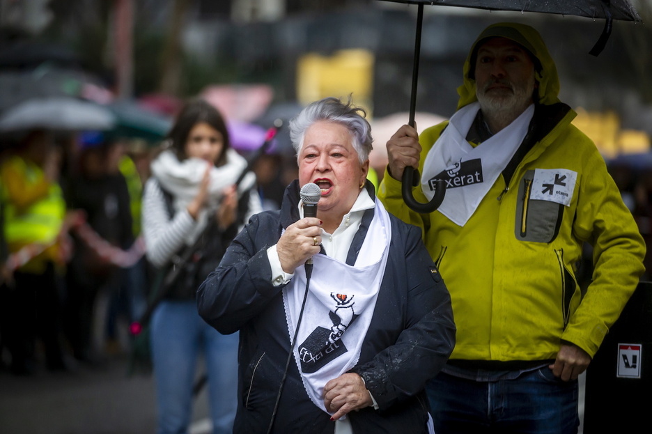Irrintzi baten bidez eman dio hasiera Ferminak manifestazioari. Irrintzi baten bidez eman dio hasiera Ferminak manifestazioari.