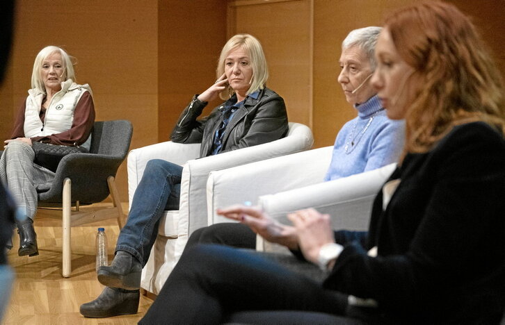 Rosa Lluch intervino por videoconferencia y Rosa Rodero, Irantzu Benito, Mari Nieves Díaz y Tamara Muruetagoiena estuvieron en Bilbo. Cinco mujeres, nada casual.