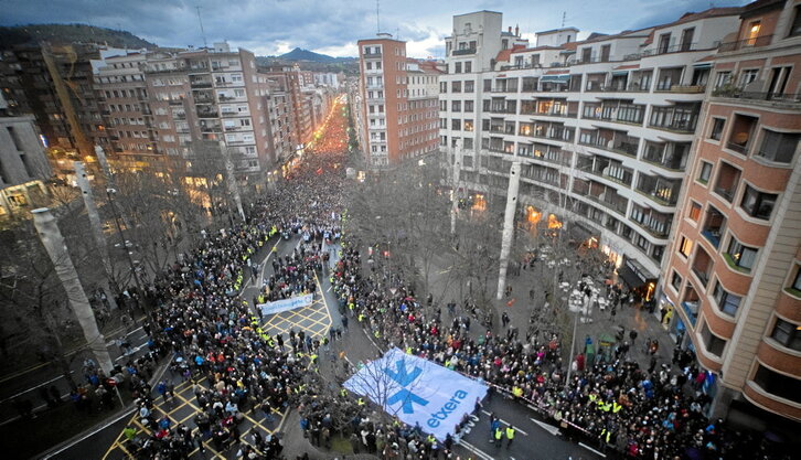 Imagen panorámica de Zabalburu, con la cabeza de la manifestación.