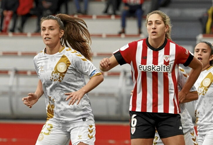 Gantxegi y Valdezate esperan el balón.