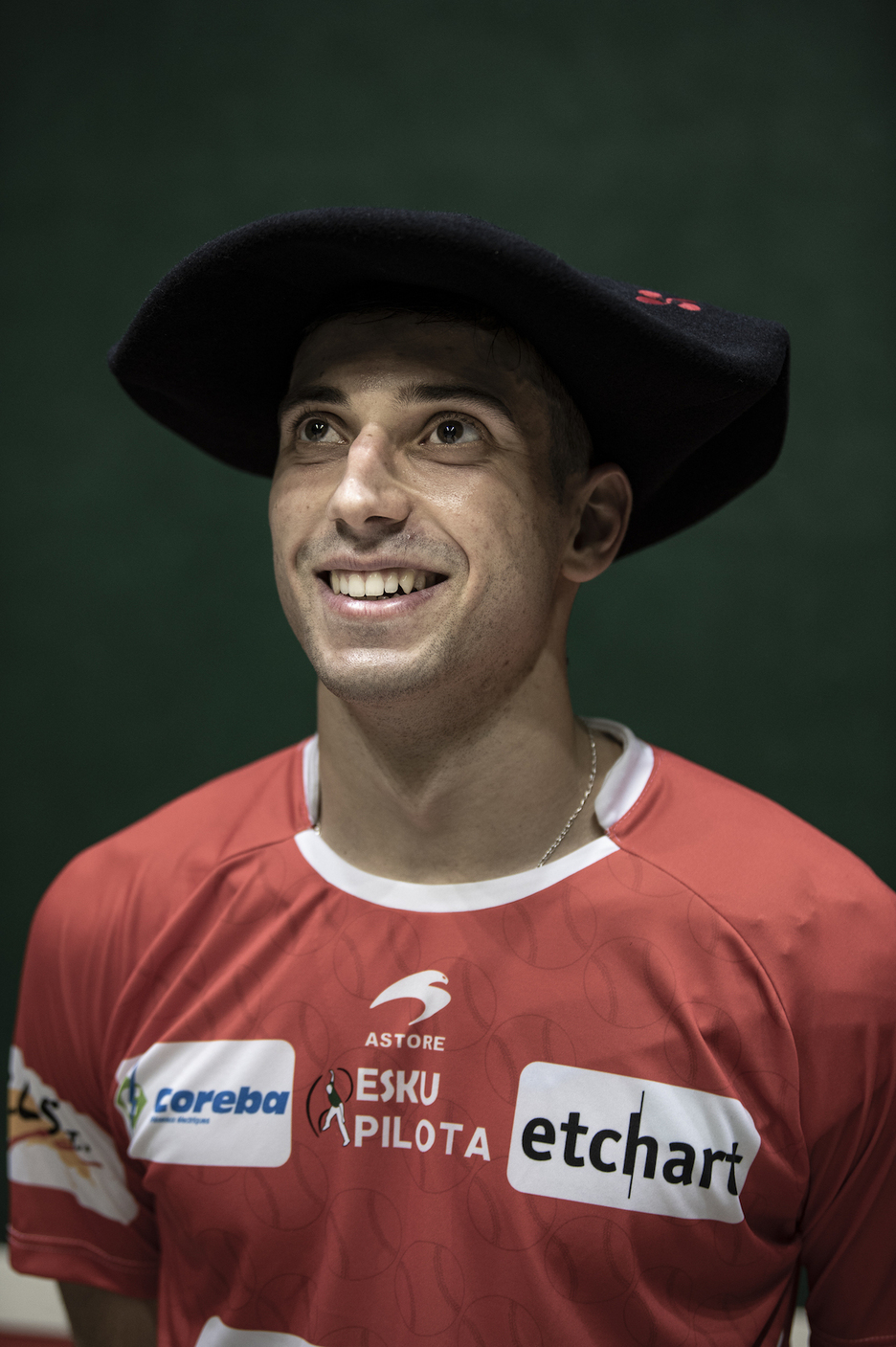 Le Navarrais devient le premier pilotari du Pays Basque Sud à remporter le Super Prestige, le plus grand trophée de sa carrière en tête-à-tête.