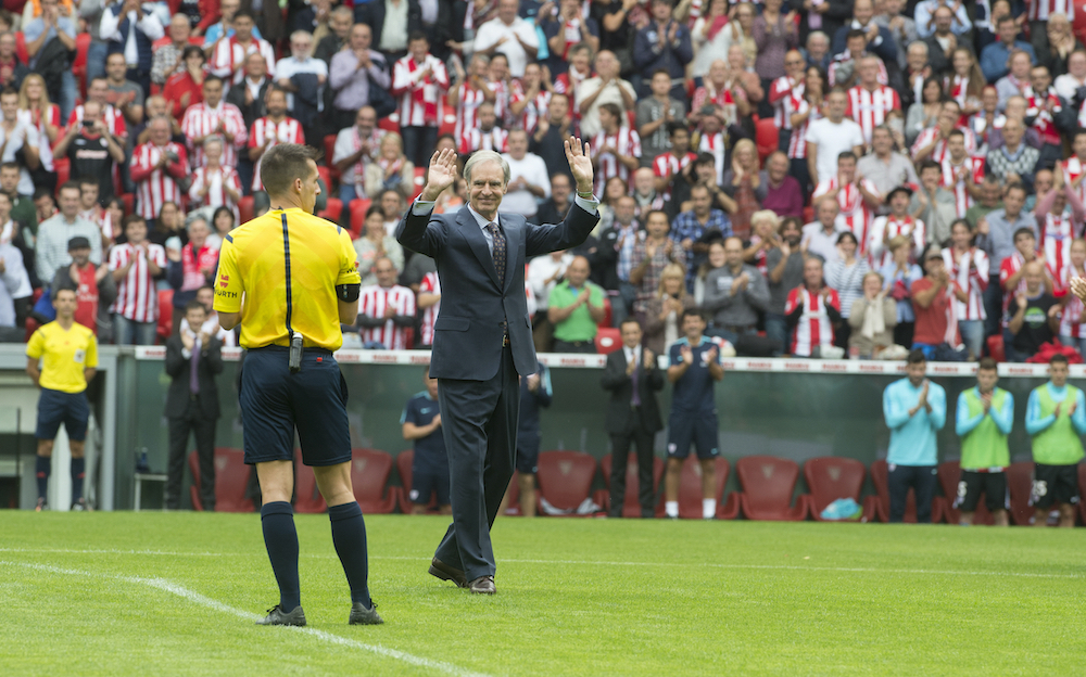 Homenaje a Txetxu Rojo en San Mamés en 2015. (Luis JAUREGIALTZO / FOKU) Homenaje a Txetxu Rojo en San Mamés en 2015. (Luis JAUREGIALTZO / FOKU)