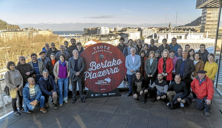 Sagardogileak txotx denboraldiaren aurkezpen ekitaldian, atzo, Donostian.