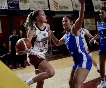 Gabija Meskonytek eskuineko hankan min hartuta amaitu du partida.