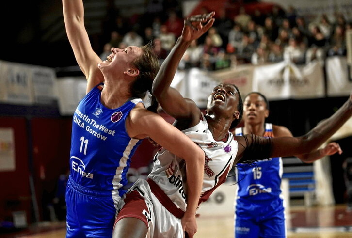 Sofia Da Silva benetako pibot bakarra izanda, nahiko hankamotz geratu da gernikarren barruko jokoa kanporaketan.