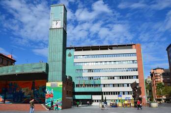 Barakaldoko udalak adierazpen instituzional kritikoa onartu du.