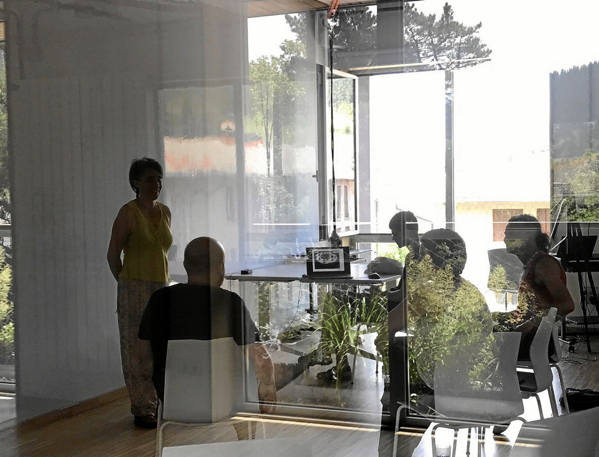 KoopFabrikak aurreko edizioetan eskainitako formazio saioetako bat, irudian (KOOPFABRIKA)