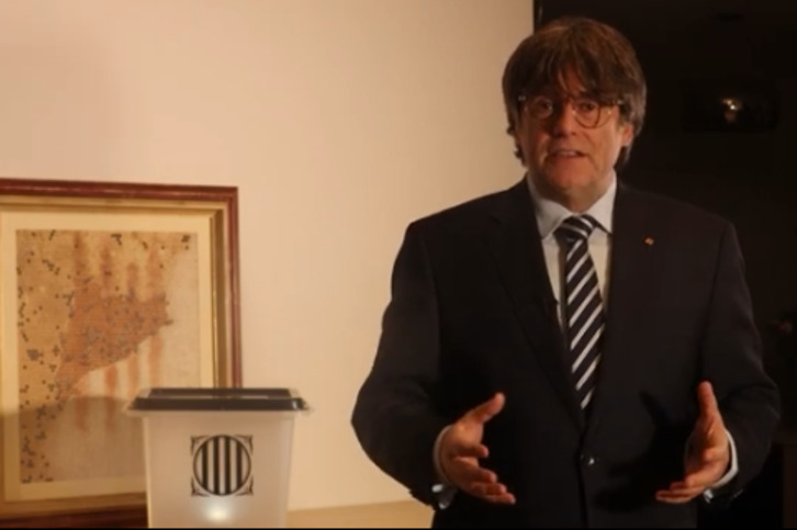 Puigdemont ha intervenido este jueves noche junto a una urna del 1 de Octubre.