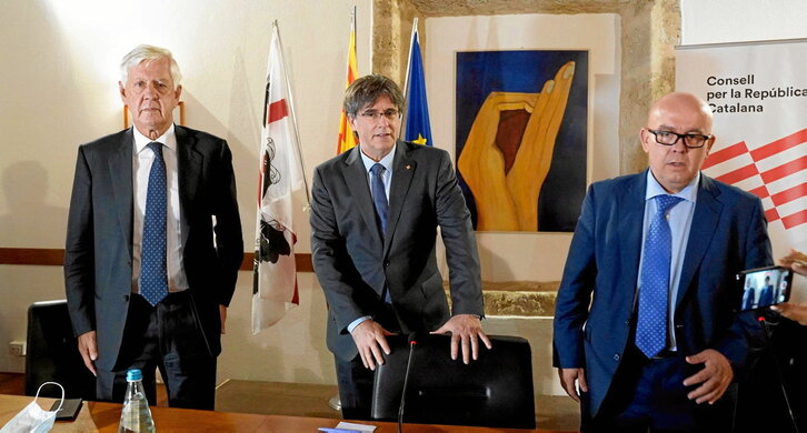 El expresident, Carles Puigdemont, junto a su abogado, Gonzalo Boye (a la derecha), en una imagen de archivo.