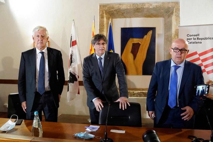  El expresident, Carles Puigdemont, junto a su abogado, Gonzalo Boye (a la derecha), en una imagen de archivo