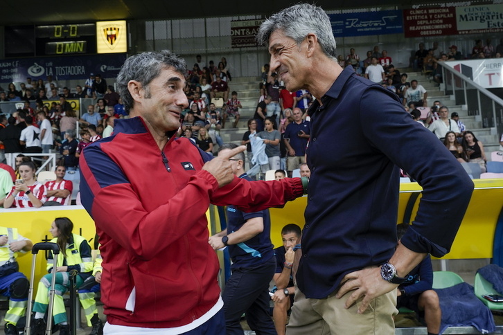 Valverde e Imanol se saludan en la final de Euskal Herriko Txapela disputada en agosto en Barakaldo.