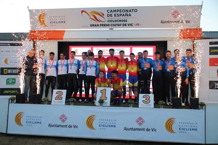 Las selecciones de Galicia, Catalunya y la Comunitat Valenciana, en el primer podio de Vic.