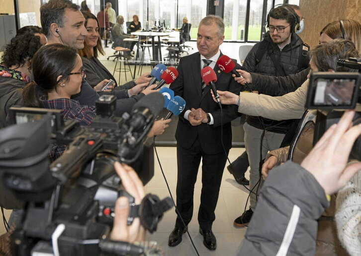 El lehendakari, Iñigo Urkullu, compareció ayer ante los medios de comunicación en Donostia.
