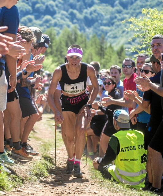 Iragan urteko mendi maratoiko irudi bat.