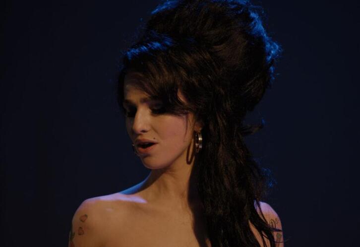 Marisa Abela caracterizada como Amy Winehouse en 'Back to Black'