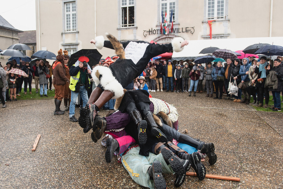 Kabana, Pitxu et toute la troupe de beltzeria ont bousculé l'ordre établi et fait rire le public. 