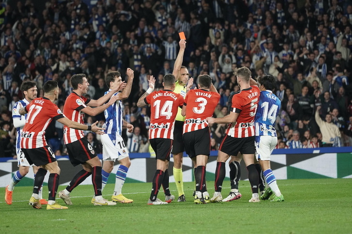 El penalti y expulsión de Yeray en Anoeta sigue dando que hablar.