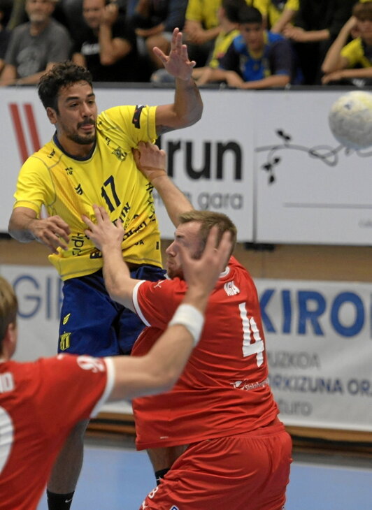 Salinas, sasoi hasierako partida batean.