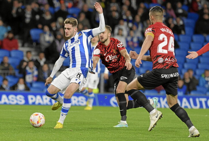 Robert Navarro marcó de esta manera el gol que decidió la eliminatoria.