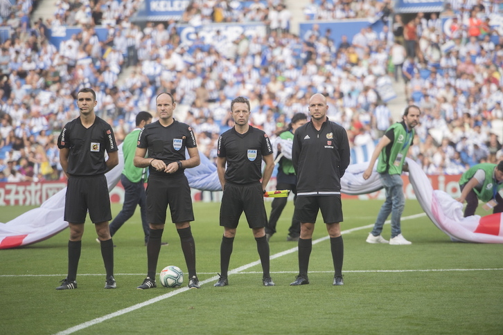 Mateu Lahoz, en uno de los encuentros disputados en el nuevo Anoeta.