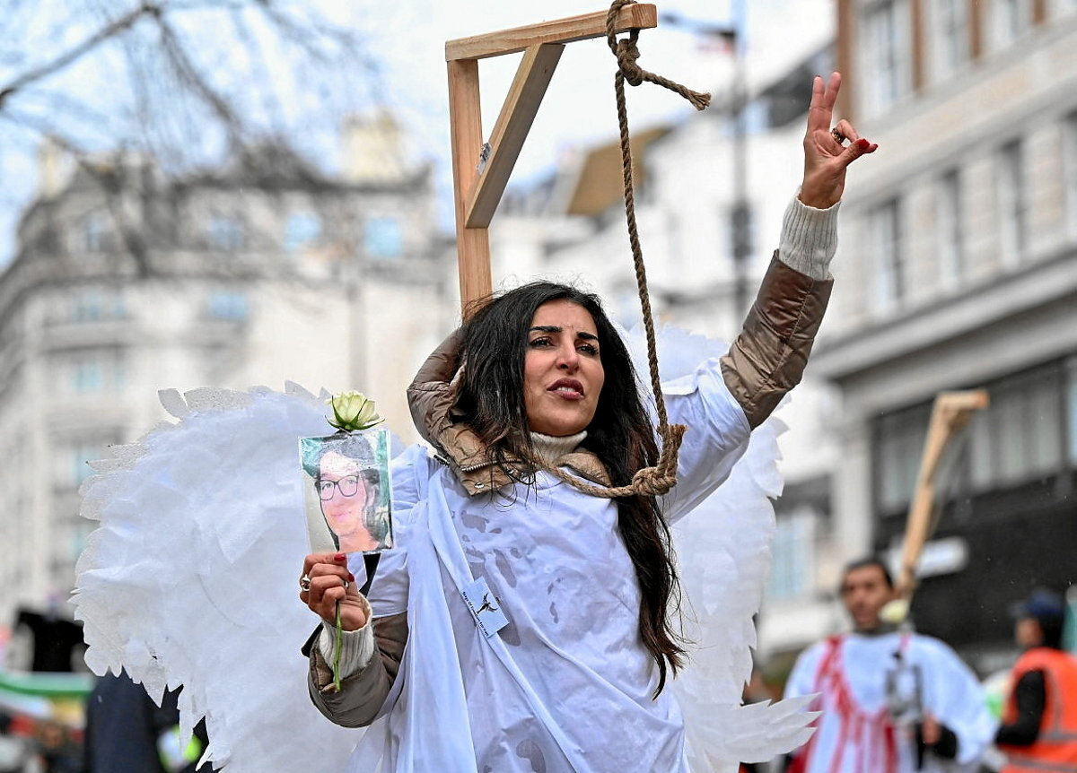Londresen, Irango errepresioaren eta exekuzioen kontrako protesta bat. (Justin TALLIS / AFP)