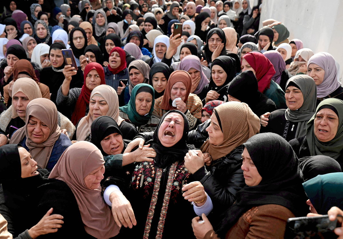 Emakume palestinarrak hileta batean (Jaafar ASHTIYEH / AFP)