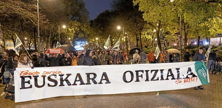 EHEk ofizialtasunaren alde egindako manifestazioa, joan den abenduan, Iruñean.