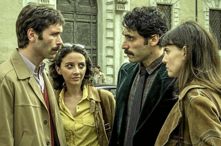 «Esterno notte» telesaileko fotograma bat.