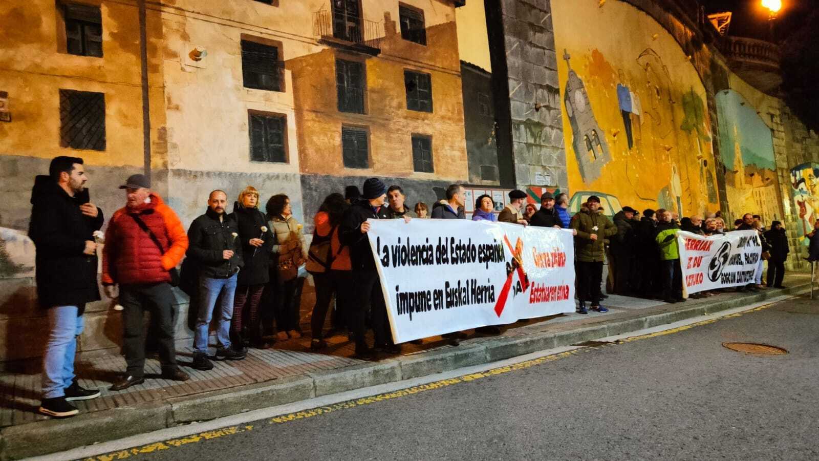 EH Bilduk deituta Alonsotegin egin duten elkarretatzea.