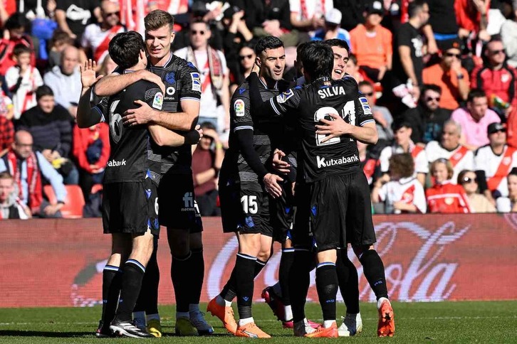 Aritz, Sorloth, Silva y Barrenetxea celebran uno de los dos goles en los que han sido protagonistas en el primer tiempo.