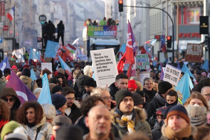 La marcha ha congregado a decenas de miles de personas en París.
