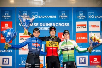 Mathieu van Der Poel, Wout van Aert y Laurens Sweecken el podio de Koksijde.