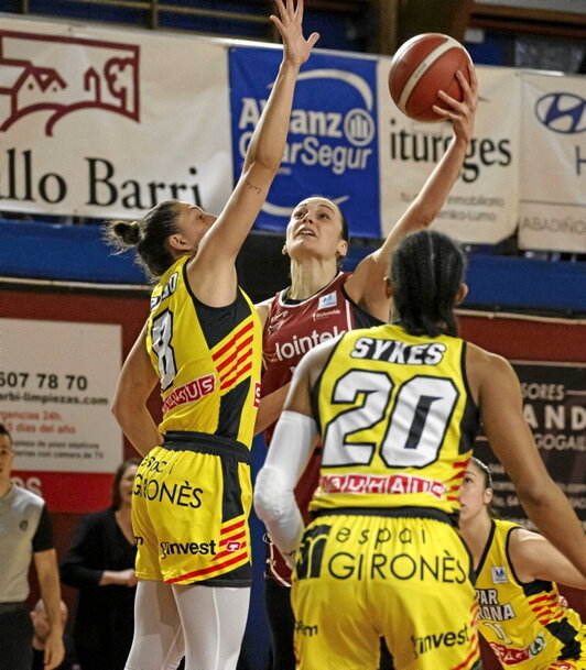 Maria Araujo gaindiezina izan zen.