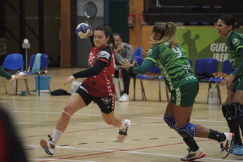 Mada Fernandez-Agustik egin du azken berdinketaren gola, penalti puntutik.