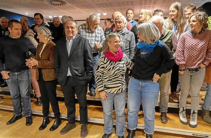 Foro Sozial Iraunkorreko partaideak, atzo, Durangon egindako agerraldian.