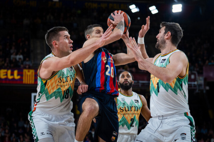 Nico Laprovittola se ha lucido a costa de la defensa de Bilbao Basket
