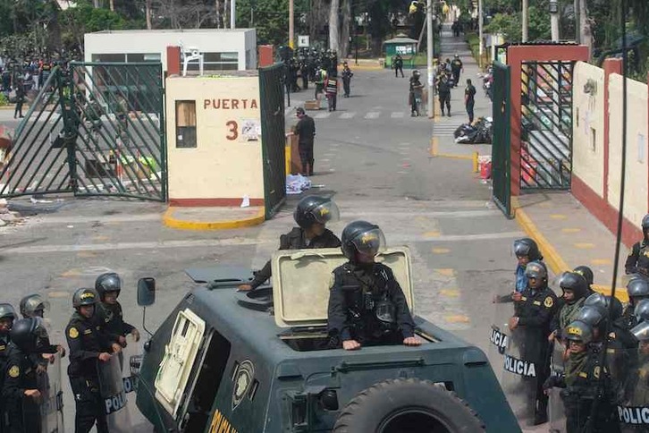 Fabricación Arábica soldadura Emplazan al Ejecutivo peruano por el asalto a la Universidad San Marcos |  Mundua | Naiz