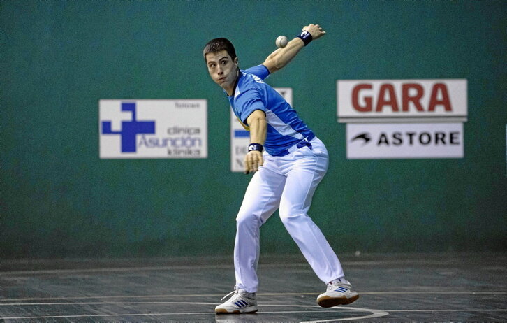 Iosu Eskiroz zen berrikuntza nagusia Etxebarrin eta atzelari nafarrak partida bikaina jokatu zuen.