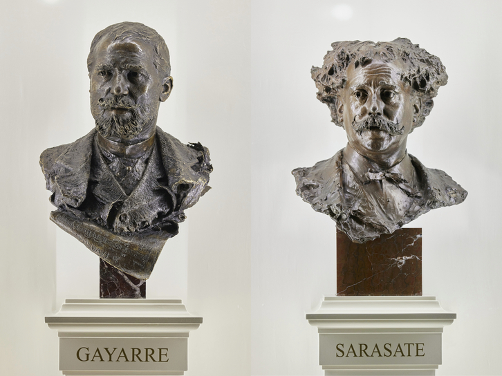 El busto de Gayarre, en una de las hornacinas del patio de butacas. El Consistorio también trasladó al teatro un busto de Sarasate realizado por Benlliure, hasta ahora ubicado en el Palacio Condestable.