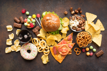 Dulces, snacks o la comida rápida pueden usar grasas trans en su elaboración. 