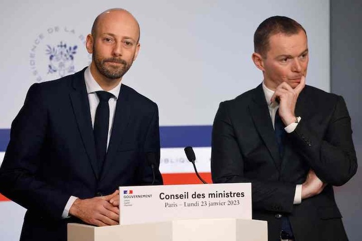 Los ministros de Función Pública, Stalinas Guerini, y de Trabajo, Olivier Dussop, durante la rueda de prensa. 