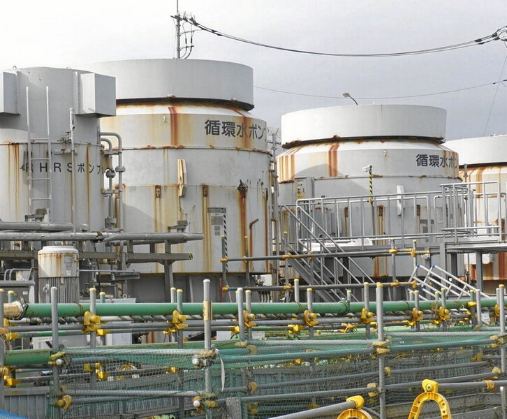 Sobre estas líneas, varias imágenes de la planta nuclear de Fukushima Daiichi tomadas durante la visita realizada el pasado diciembre.