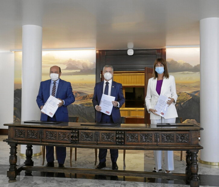 Firma del pacto de Gobierno entre PNV y PSE el 1 de setiembre de 2020.