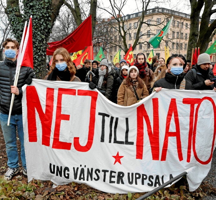 Pancarta contra la OTAN en un acto prokurdo.