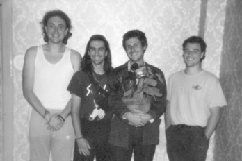 Mungiako TOC taldeak baserri bat du beren gotorleku, handik ateratzen da egiten duten guztia.