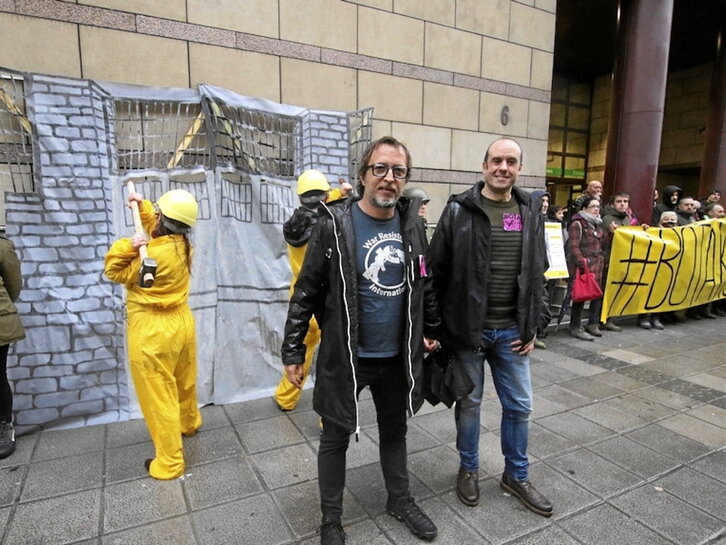 Los dos antimilitaristas que han sido juzgados.