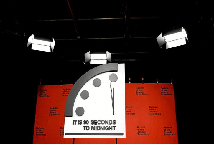 Atomo Zientzialarien Elkarteak atzo aurreratu zuen Azken Egunaren Erlojua.