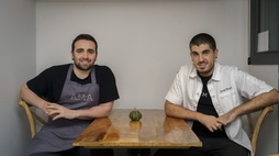 Javier Ribero y Gorka Rico, en su restaurante de Tolosa.