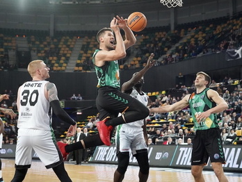 Sulejmanovic y Rabaseda, dos de los que más han remado para el triunfo bilbaino.